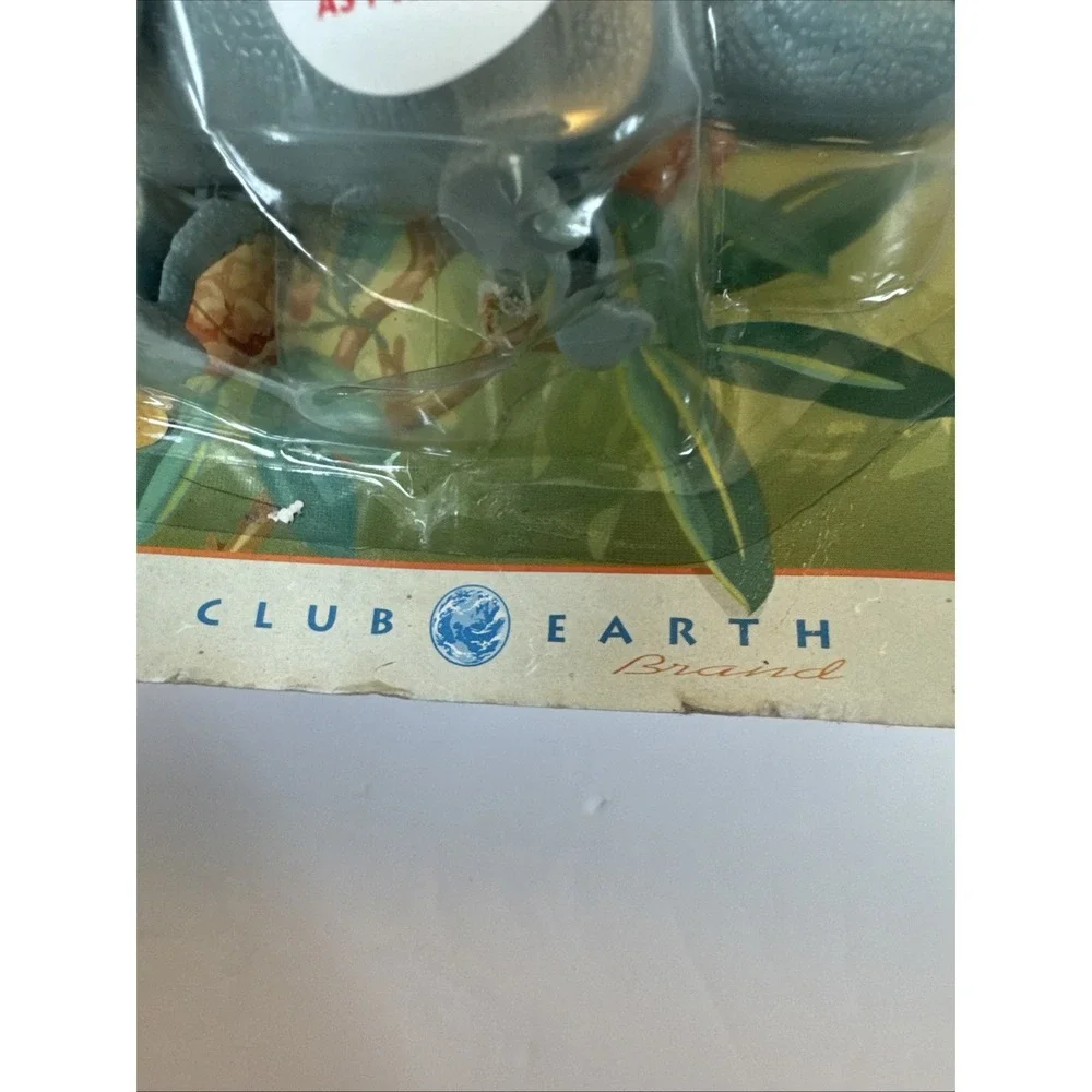 New Vintage Club Earth Wildlife Wind Up Of Africa Rhino Toy Realistic action